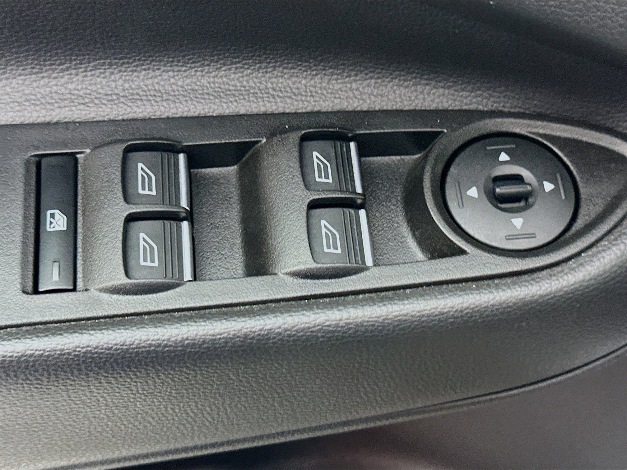 Used 2017 Ford Escape Titanium image 15