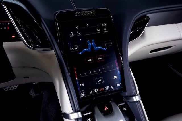 Used 2025 Ferrari Roma Spider image 41