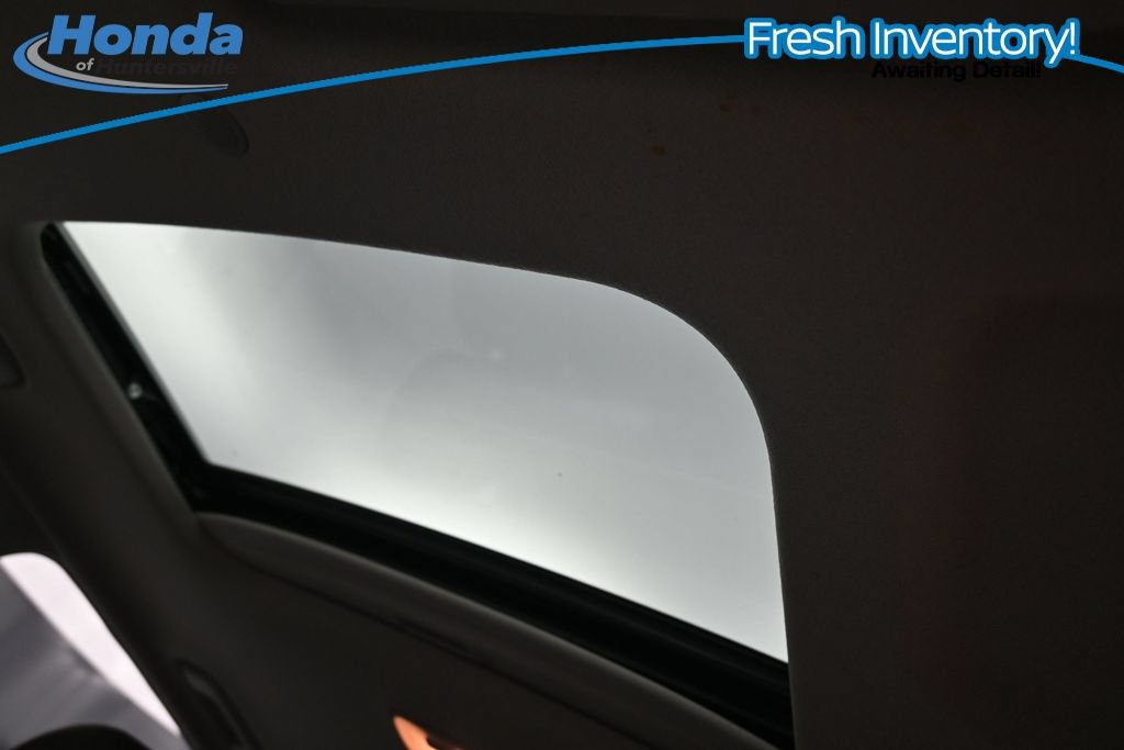 Used 2025 Hyundai Venue SEL FWD image 15