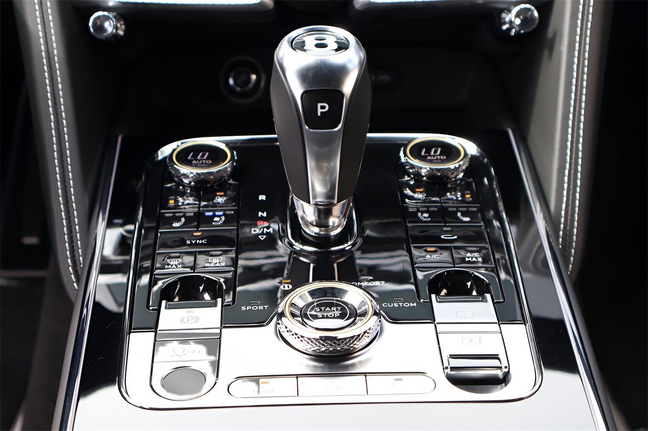 New 2026 Bentley Flying Spur Azure image 18
