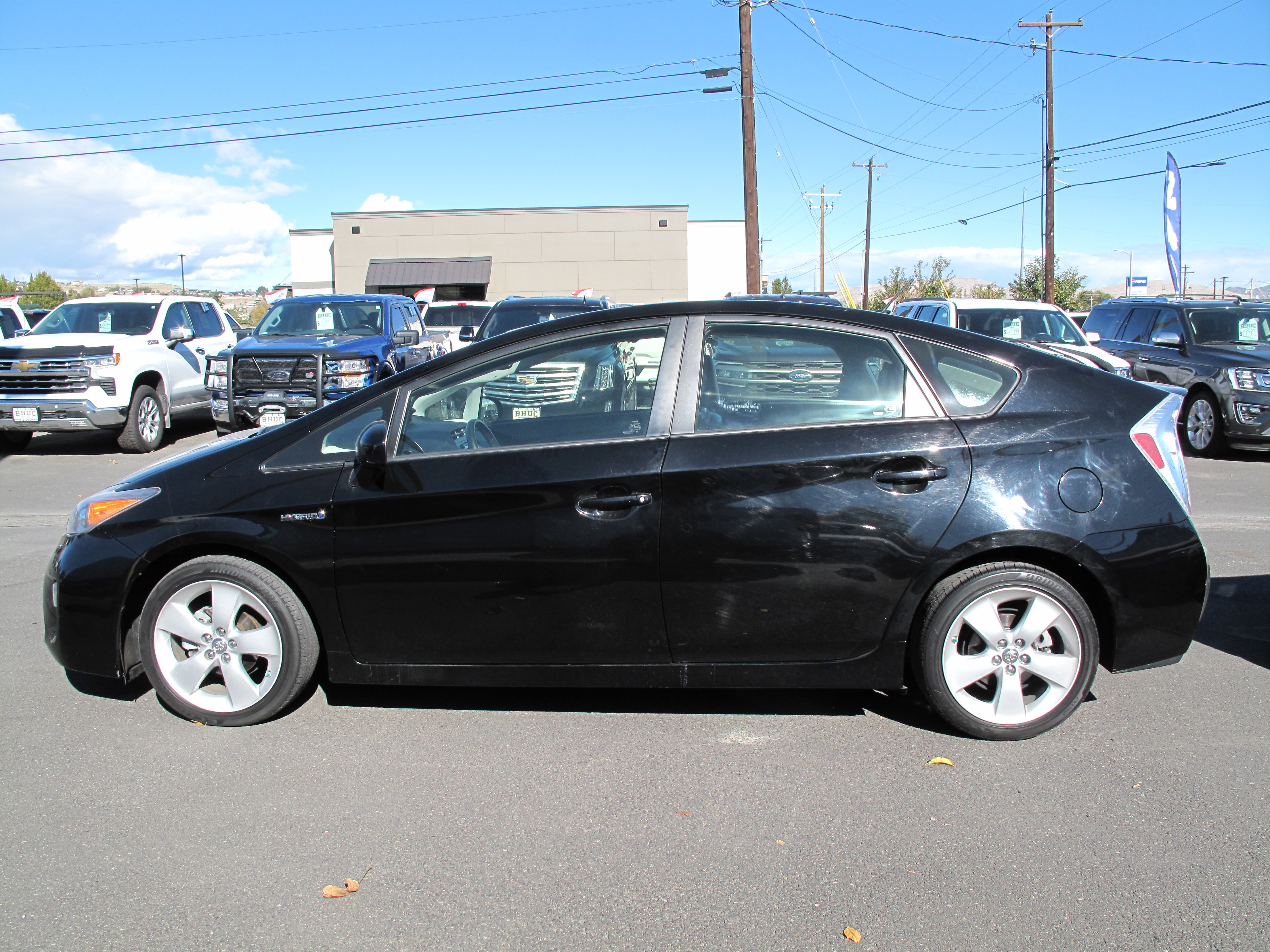 Used 2013 Toyota Prius Five FWD image 2