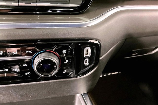 Used 2024 Chevrolet Silverado 1500 High Country w/ Technology Package image 16