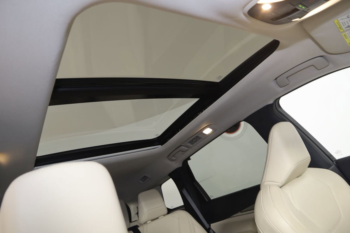 Used 2023 INFINITI QX60 Luxe w/ Cargo Package AWD/4WD image 11