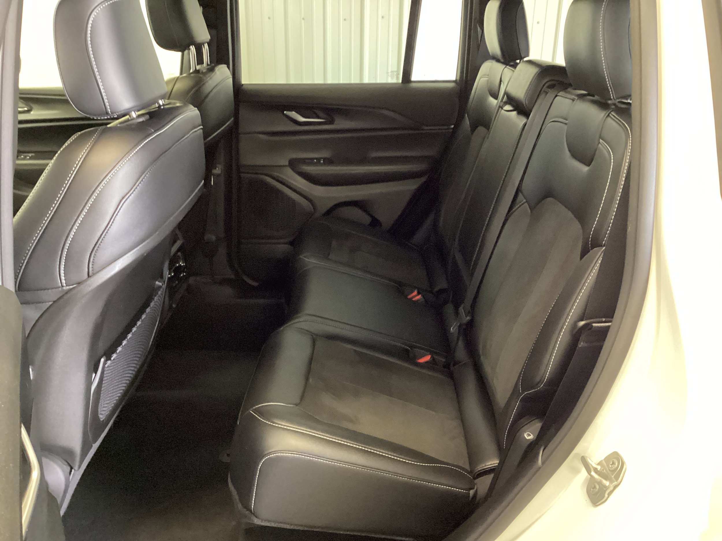 Used 2024 Jeep Grand Cherokee Altitude AWD/4WD image 34