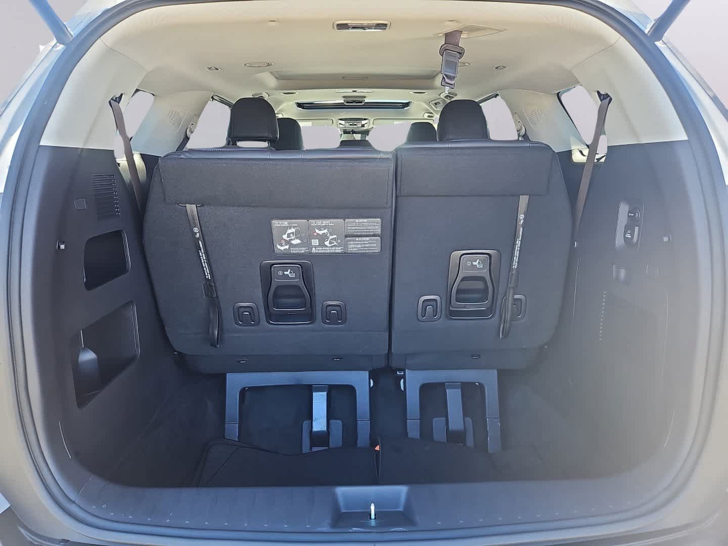 Used 2026 Kia Carnival SX w/ SX Dark Edition Package FWD image 35