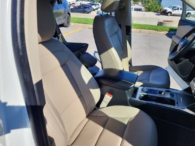 Used 2022 Ford Explorer Limited w/ Equipment Group 301A AWD/4WD image 18
