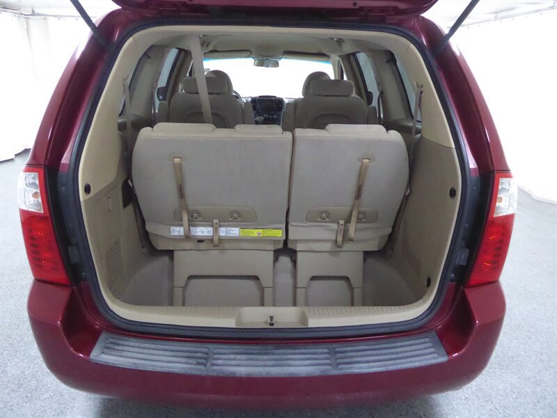 Used 2007 Kia Sedona LX image 27