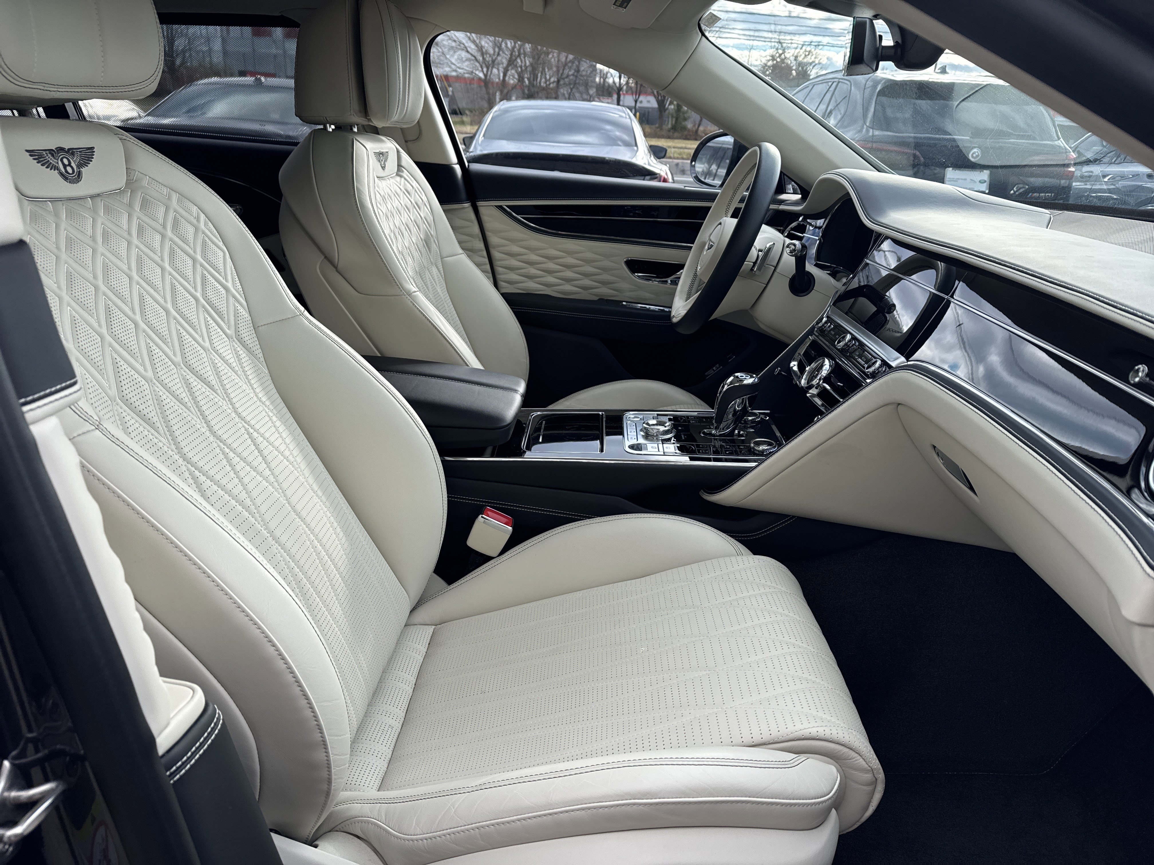 Used 2022 Bentley Flying Spur V8 image 2