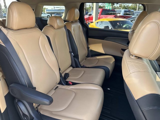 Used 2024 Kia Carnival LX image 18