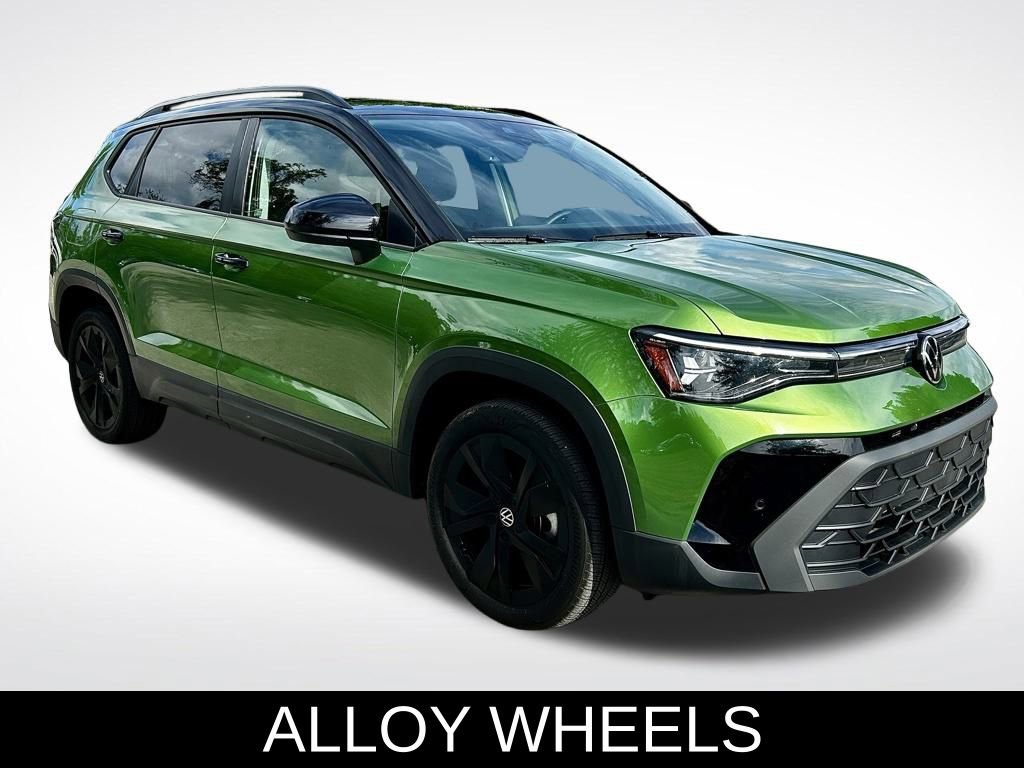 Certified 2025 Volkswagen Taos SE image 3