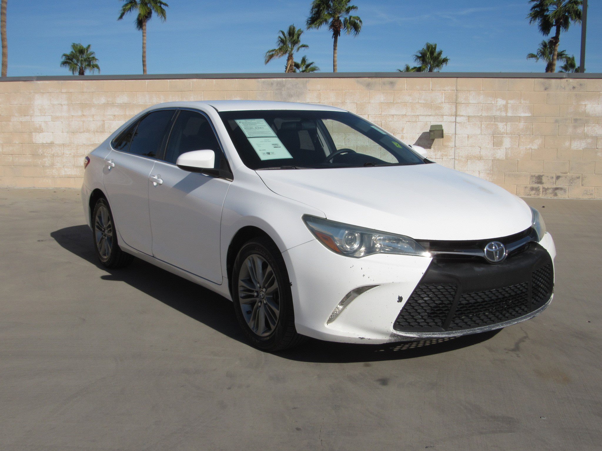Used 2016 Toyota Camry image 2