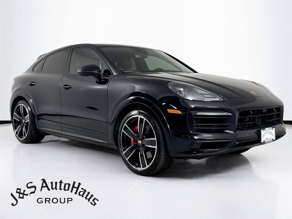 Used 2022 Porsche Cayenne GTS AWD/4WD image 1