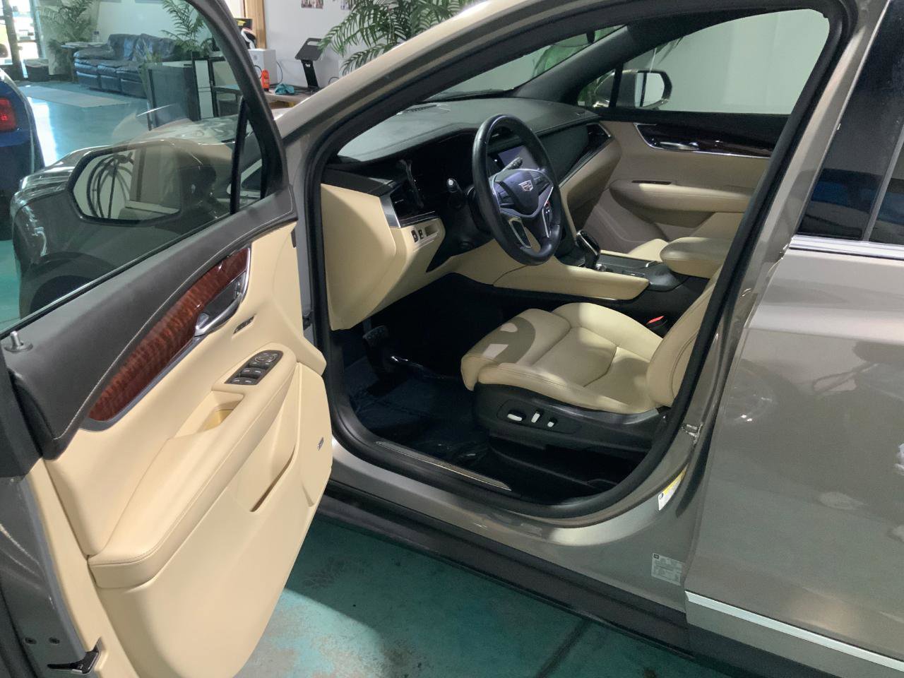 Used 2017 Cadillac XT5 Luxury FWD image 7
