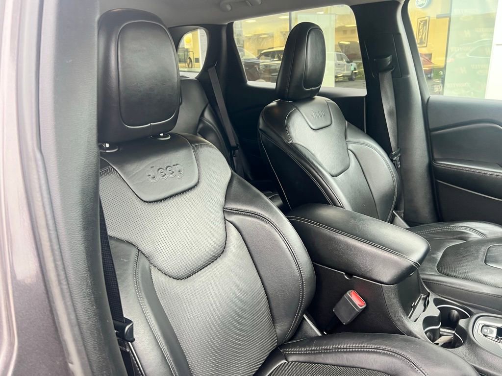 Used 2019 Jeep Cherokee Limited image 34