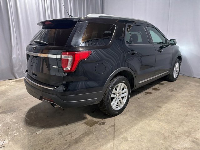 Used 2018 Ford Explorer XLT image 4