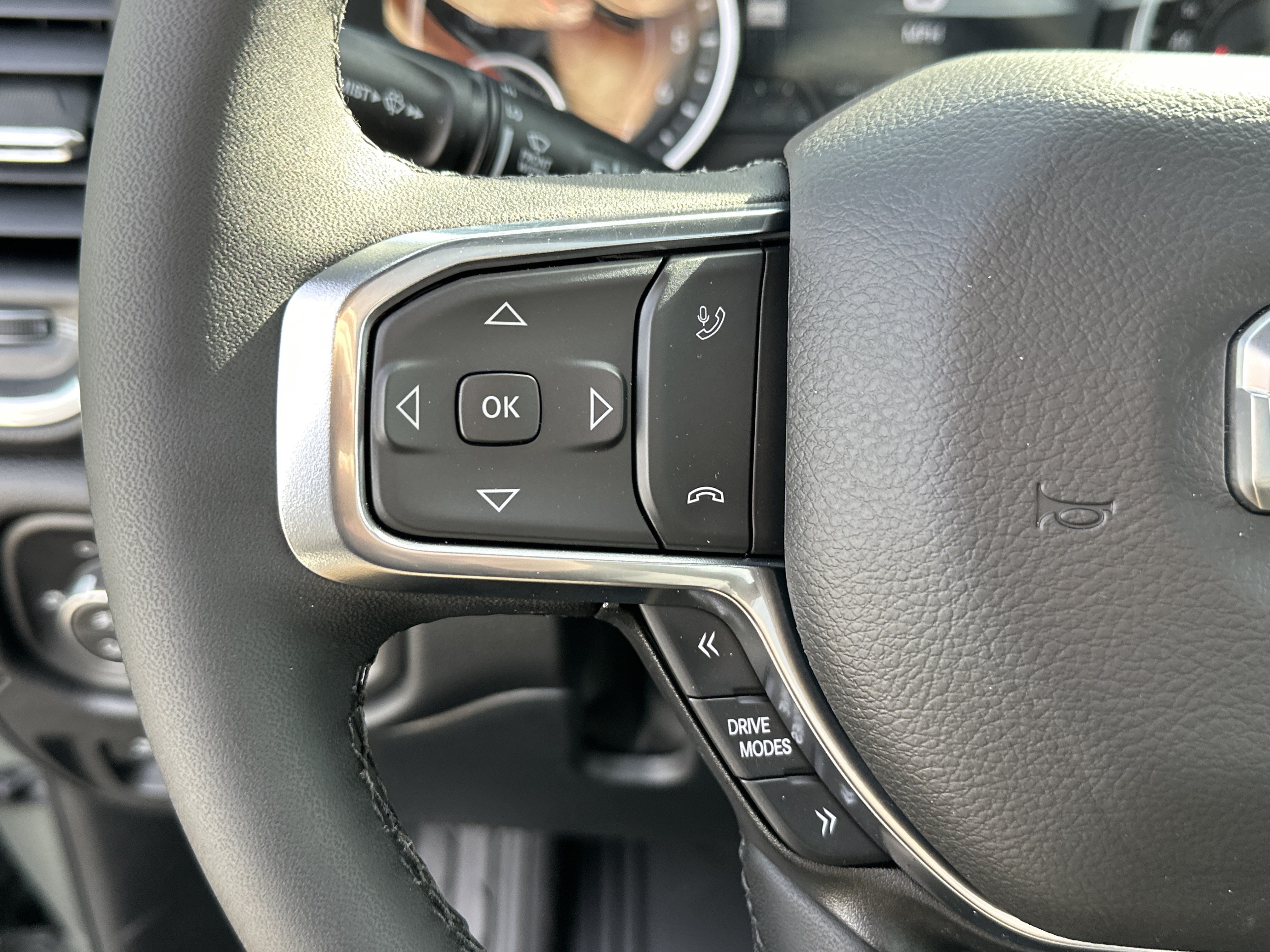 New 2026 RAM 1500 Laramie w/ Sport Appearance Package AWD/4WD image 18
