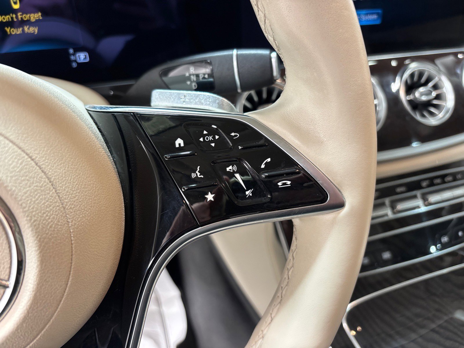 Used 2022 Mercedes-Benz E 450 4MATIC Cabriolet image 20