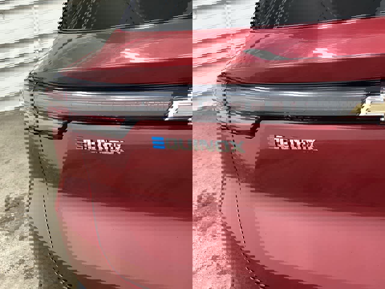 Used 2025 Chevrolet Equinox EV LT w/ Convenience Package image 10