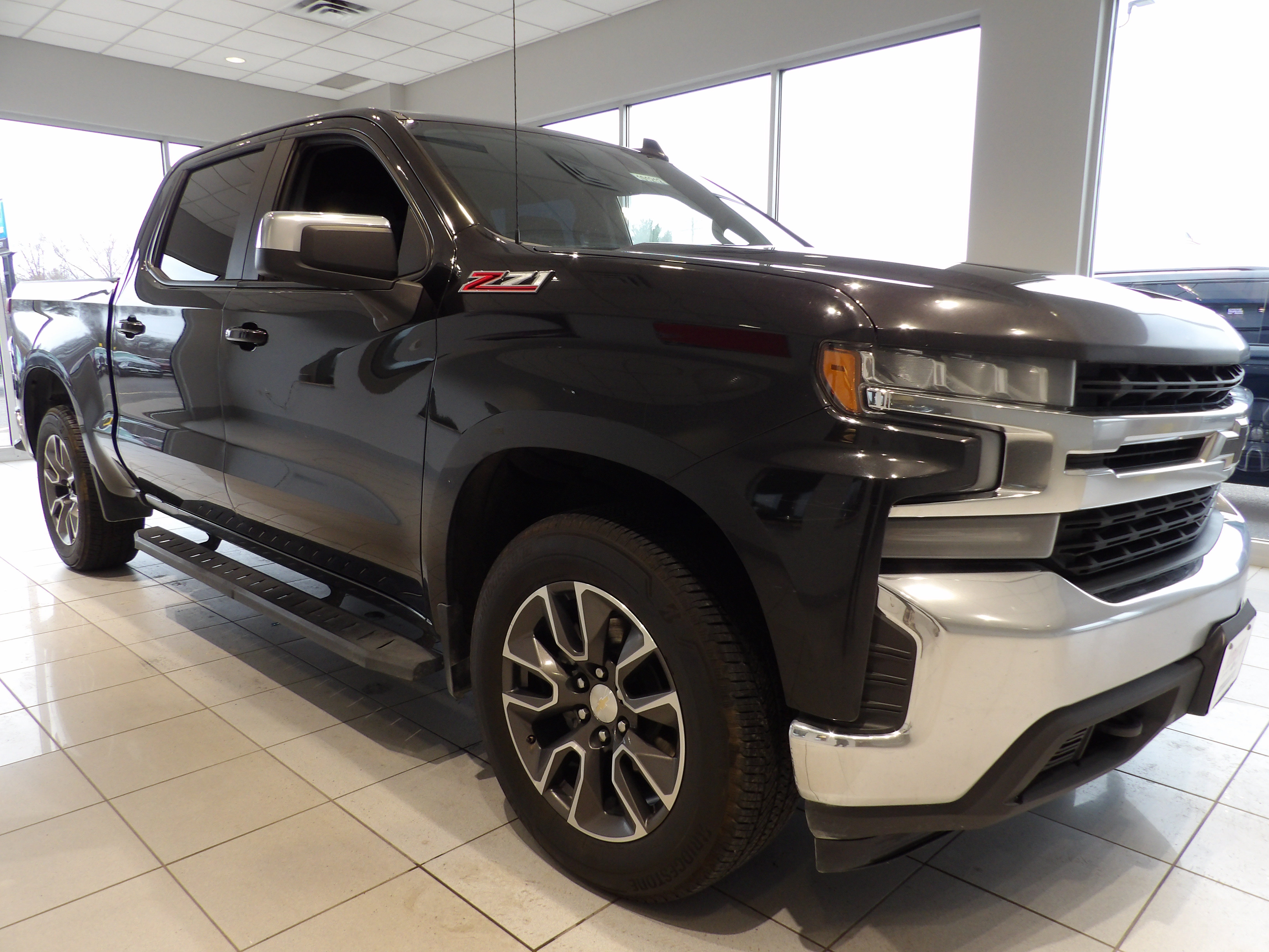 Used 2021 Chevrolet Silverado 1500 LT w/ Z71 Off-Road Package AWD/4WD image 3