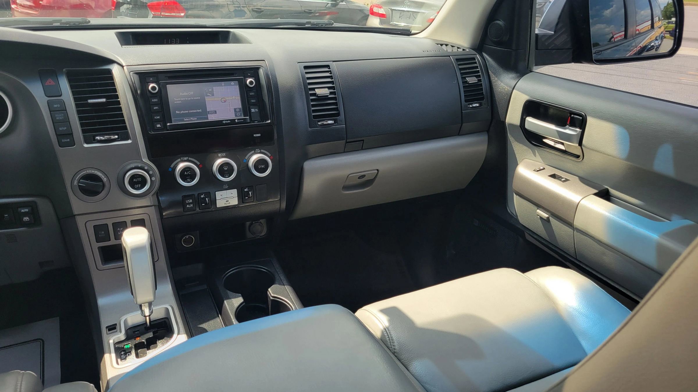Used 2015 Toyota Sequoia Limited image 17