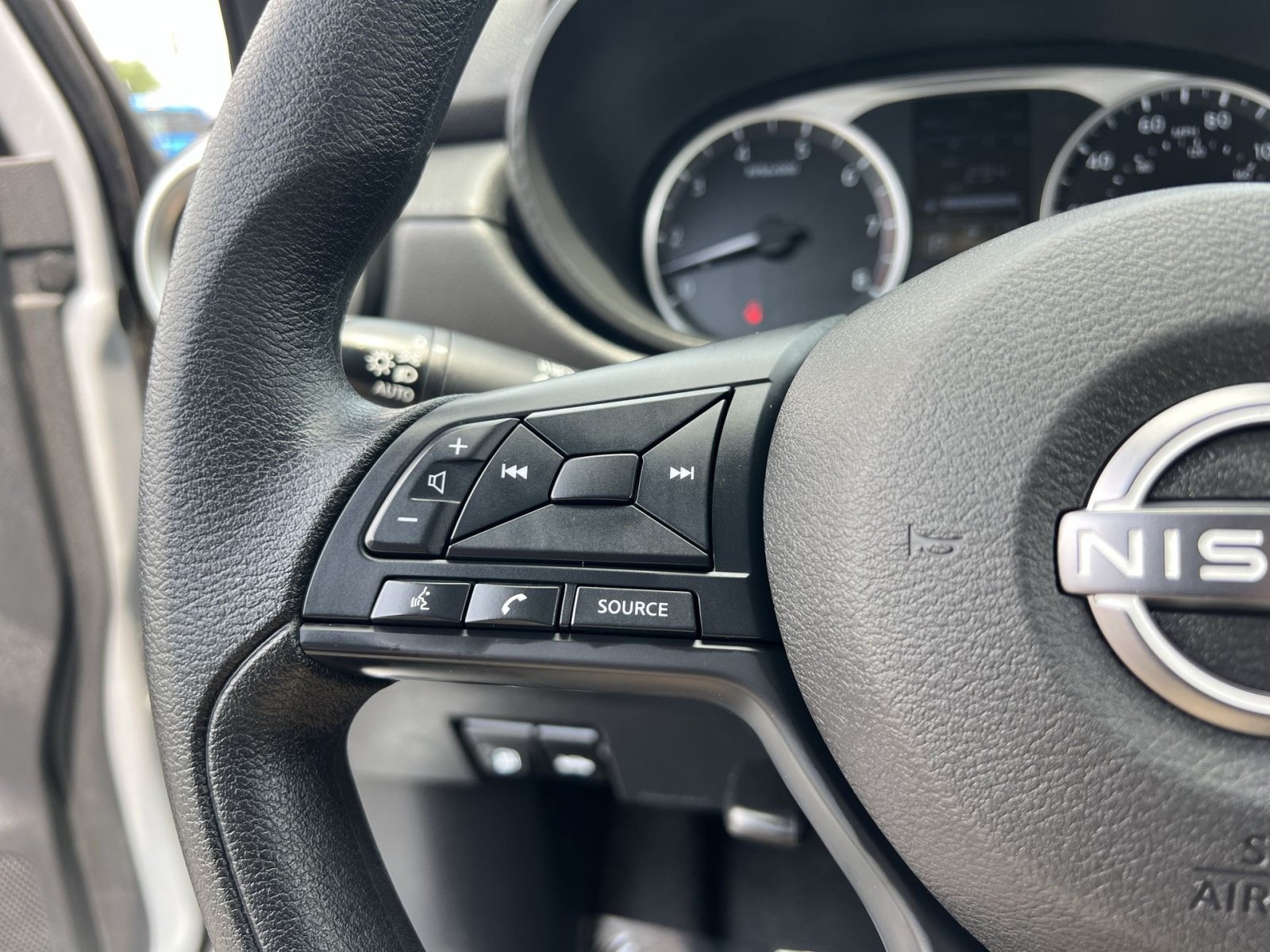Used 2025 Nissan Versa S FWD image 32