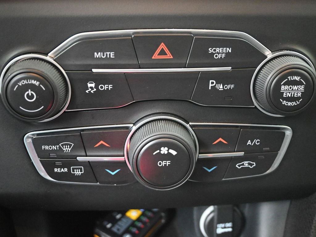 Used 2018 Dodge Charger SXT w/ Blacktop Package image 20