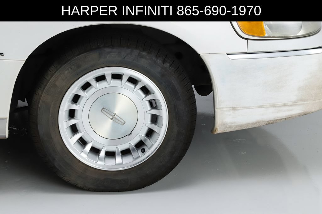 Used 2000 Lincoln Town Car Executive RWD image 49