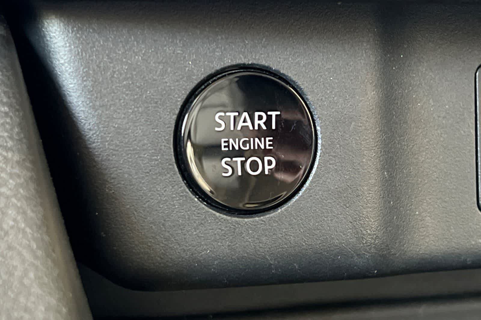 Used 2025 Nissan Rogue SV w/ SV Premium Package FWD image 28