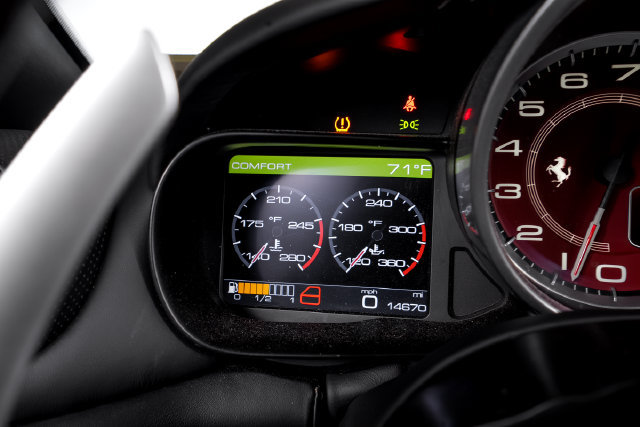Used 2015 Ferrari California T RWD image 38