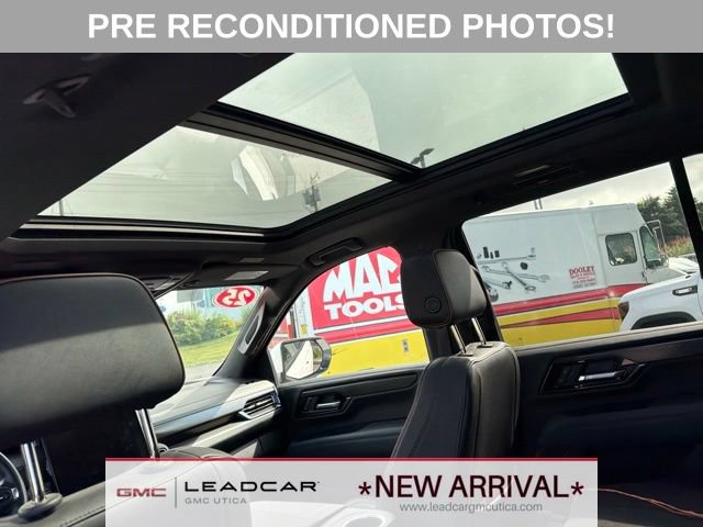 Used 2025 GMC Yukon AT4 AWD/4WD image 24