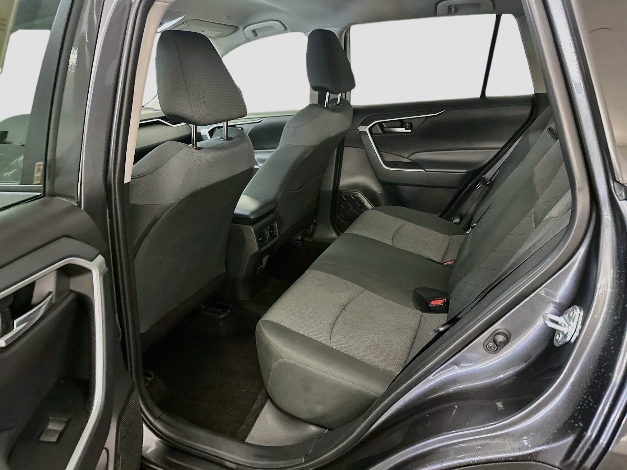 Used 2025 Toyota RAV4 XLE AWD/4WD image 29