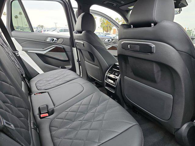 Used 2025 BMW X5 sDrive40i w/ Premium Package image 11