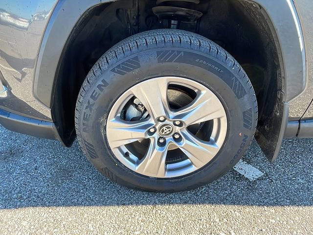 Used 2022 Toyota RAV4 XLE image 10