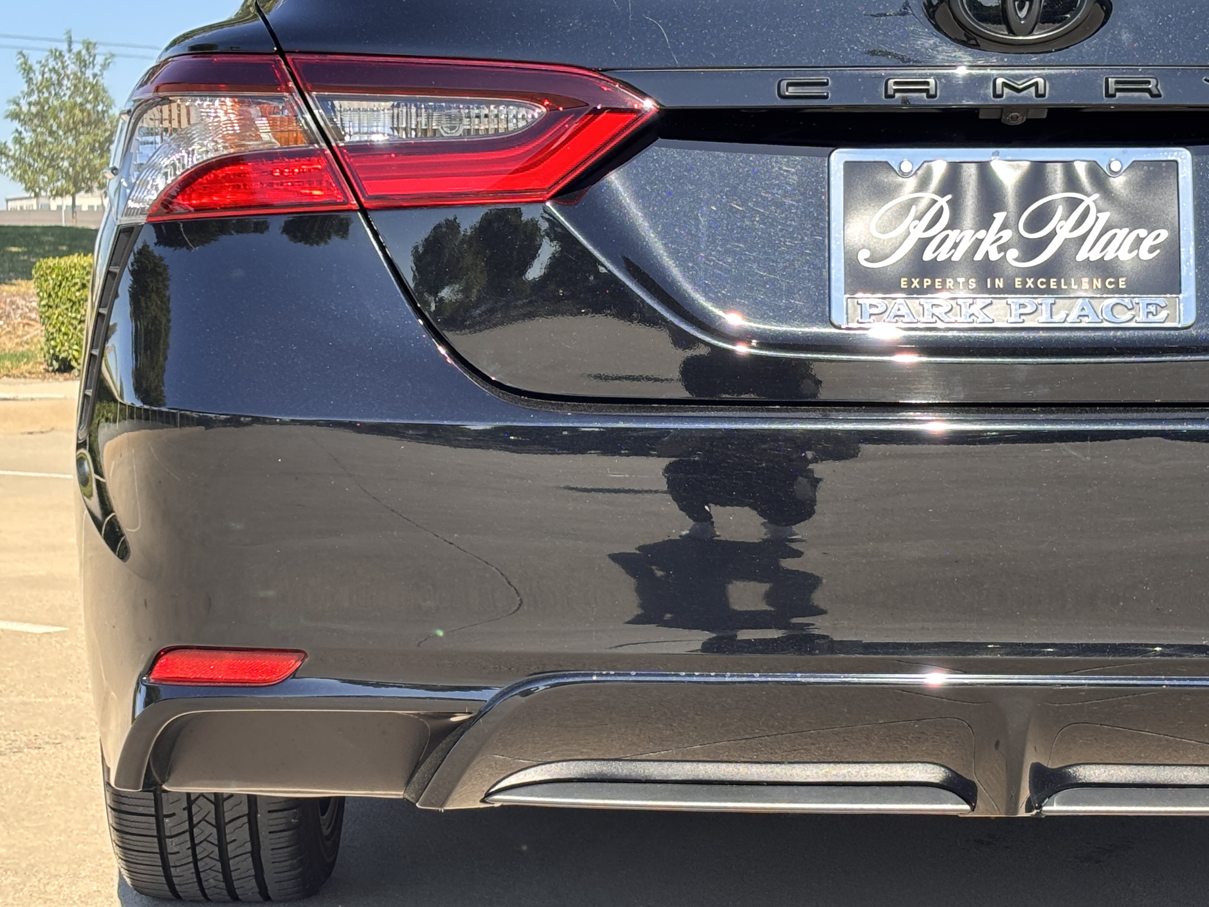 Used 2021 Toyota Camry SE w/ Convenience Package FWD image 14