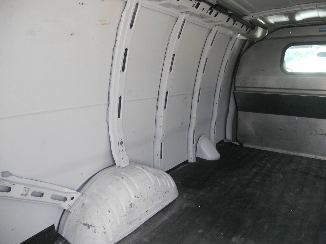 Used 2013 Chevrolet Express 2500 RWD image 5