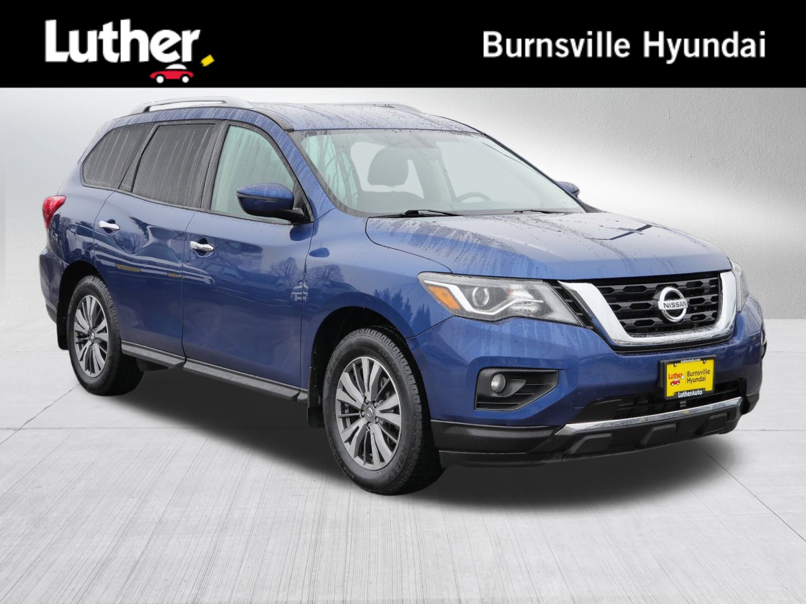 Used 2019 Nissan Pathfinder SV image 1