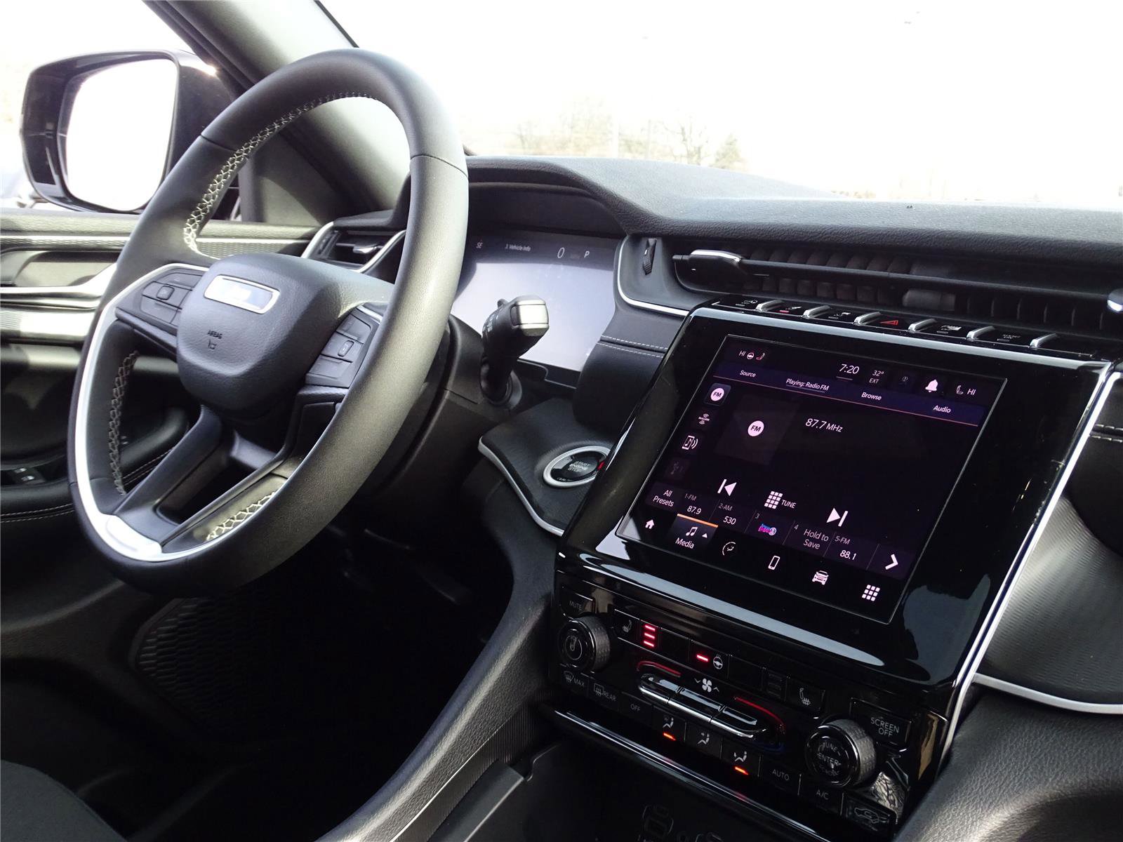 Used 2025 Jeep Grand Cherokee L Altitude image 8