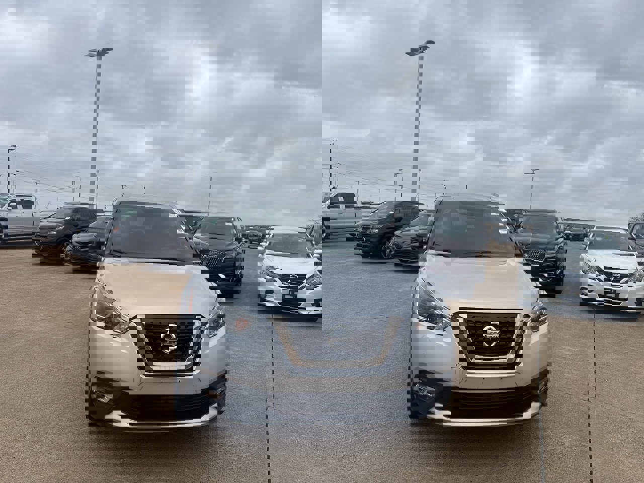 Used 2019 Nissan Kicks SR image 3