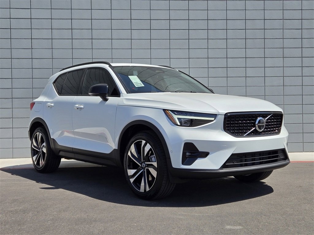 New 2025 Volvo XC40 B5 Plus w/ Protection Package Premier image 3