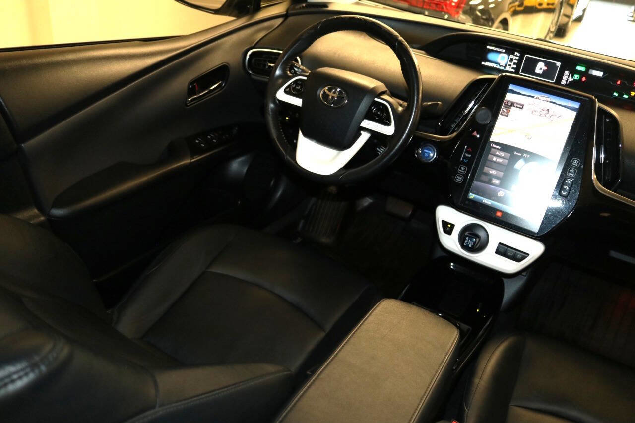 Used 2017 Toyota Prius Prime Advanced image 14