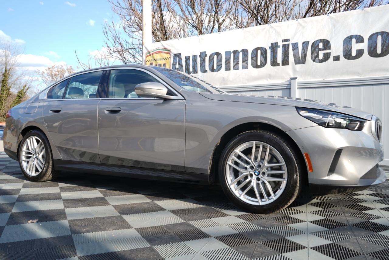 Used 2024 BMW 530i xDrive 530i xDrive Sedan w/ Convenience Package image 3