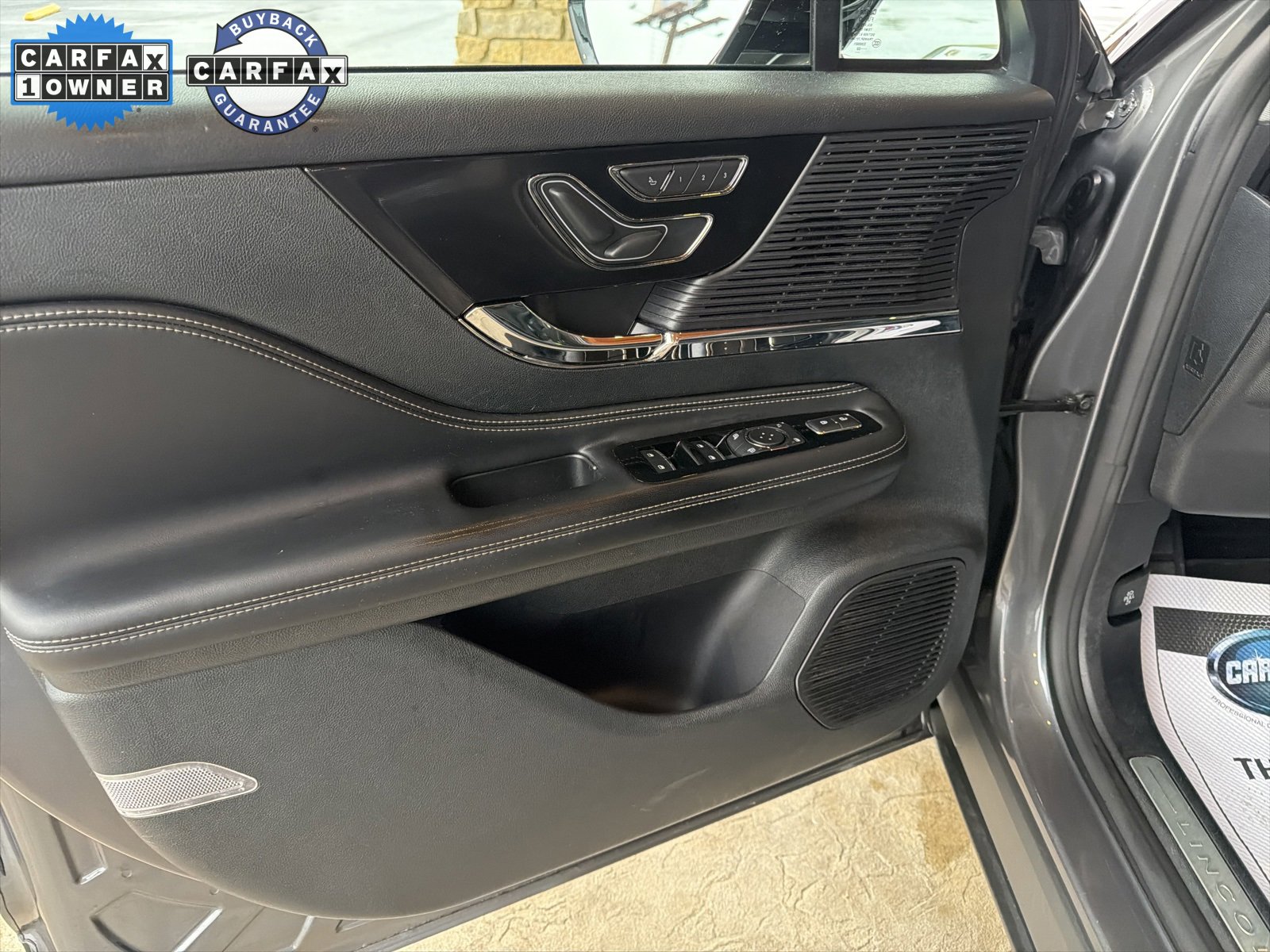 Used 2022 Lincoln Corsair AWD w/ Premium Package image 9