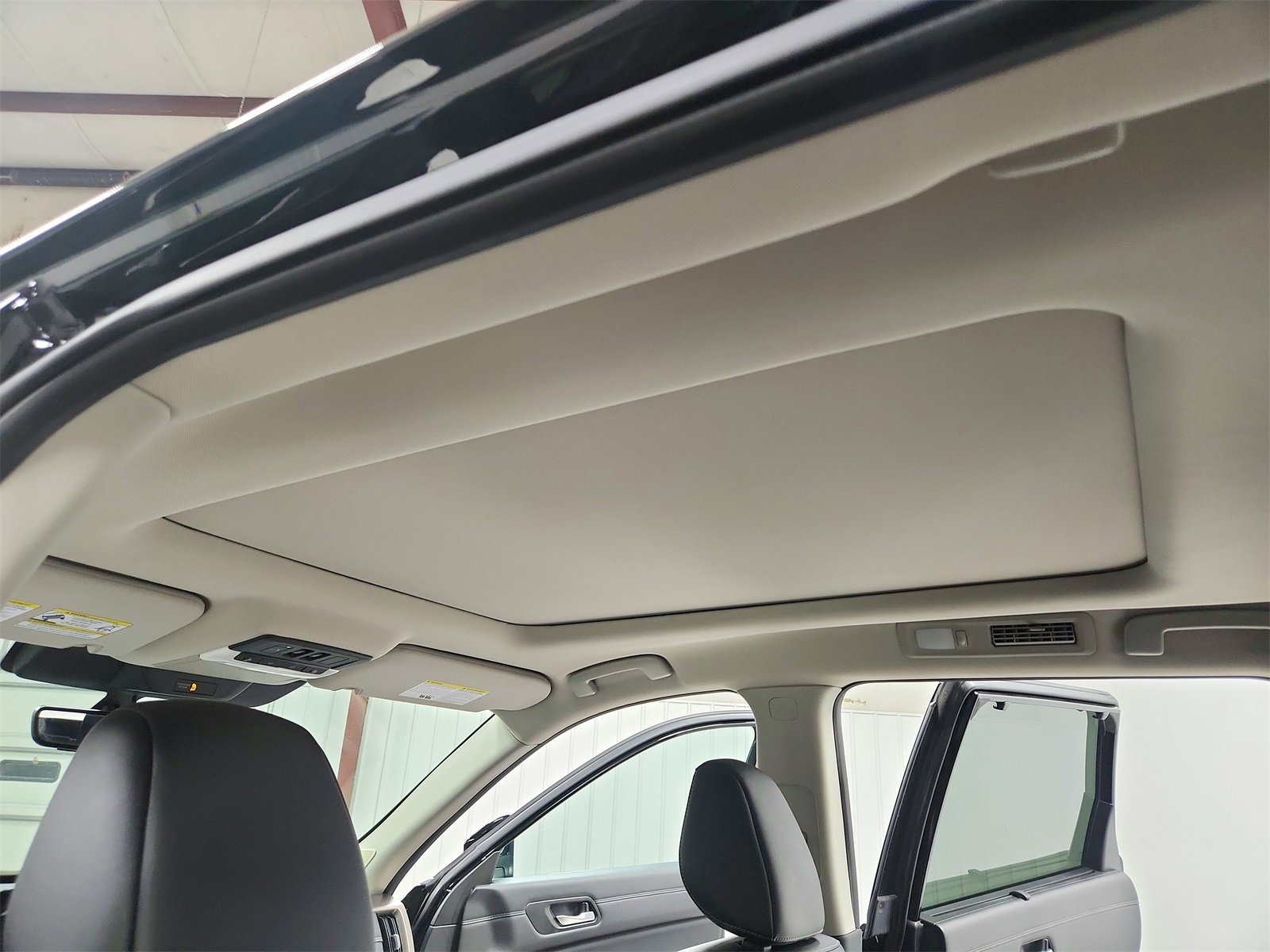 Used 2024 Nissan Pathfinder Platinum w/ Lighting Package (N93) image 22