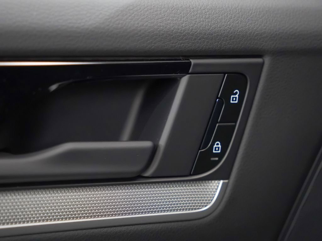 Certified 2025 Porsche Cayenne image 15