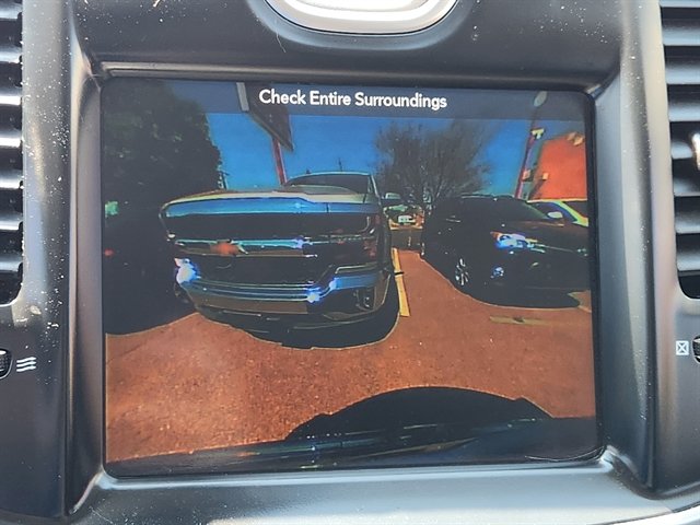 Used 2018 Chrysler 300 Limited AWD/4WD image 9