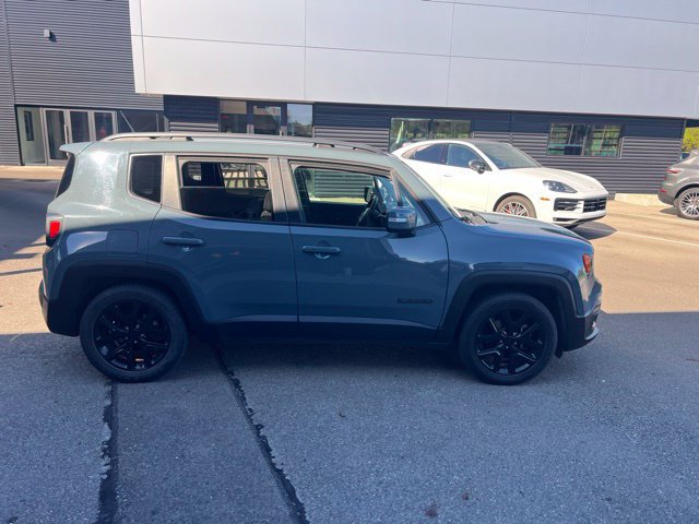 Used 2017 Jeep Renegade Altitude FWD image 2