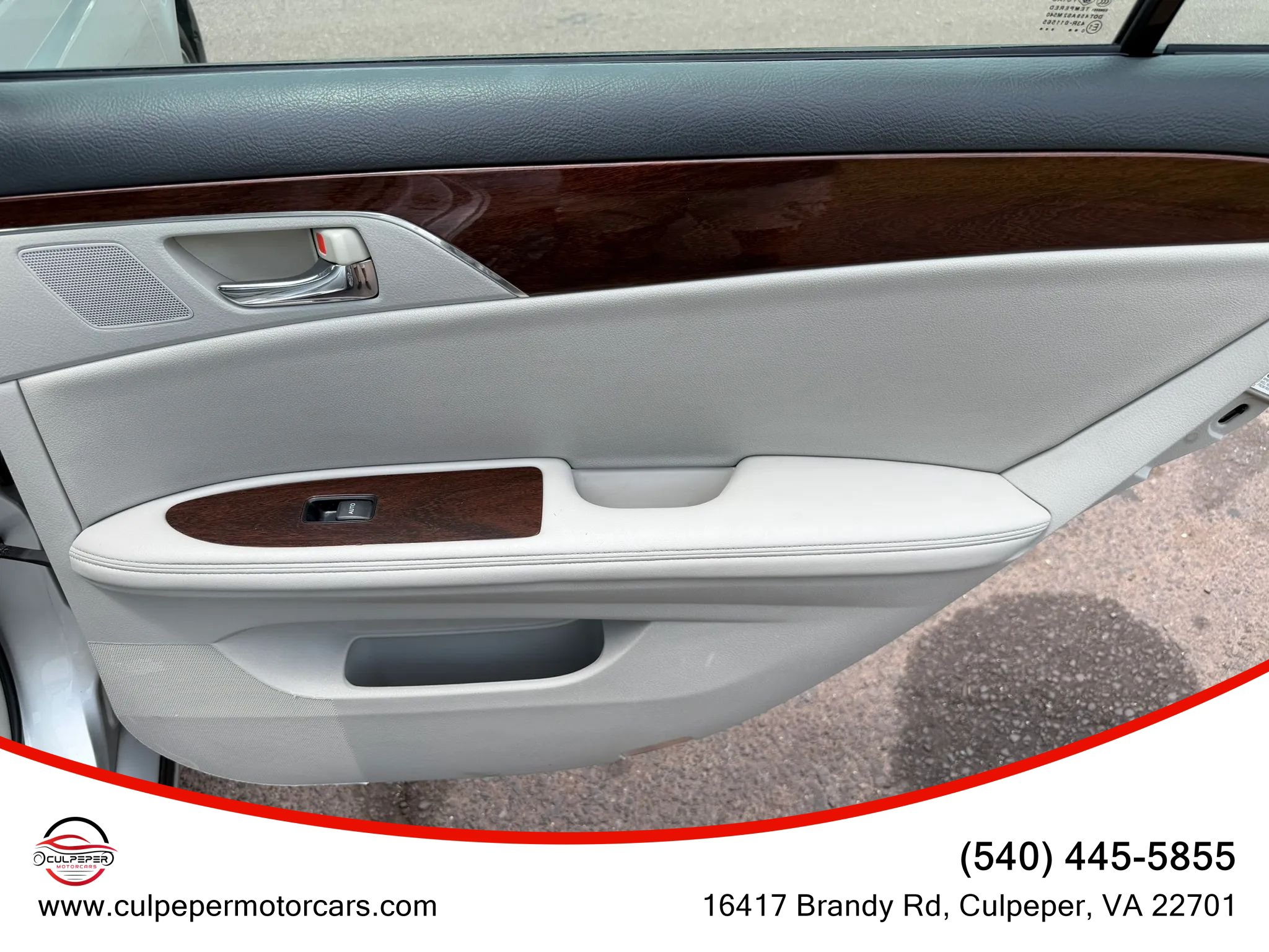 Used 2010 Toyota Avalon XLS FWD image 14