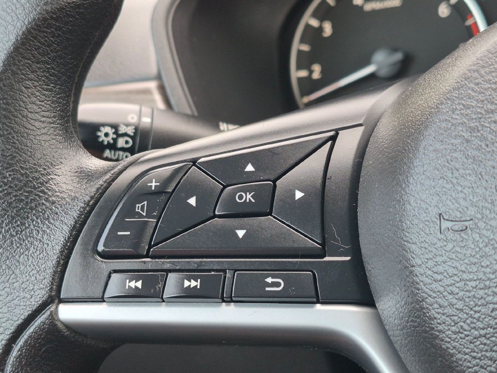 Used 2025 Nissan Altima 2.5 SV FWD image 12