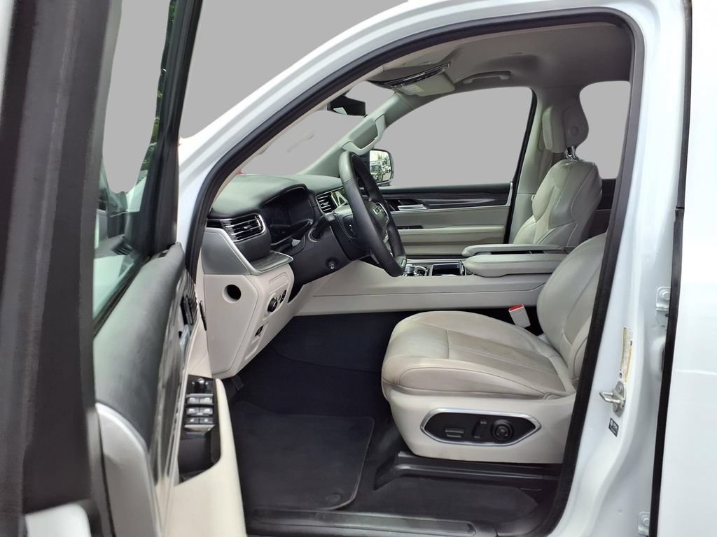 Certified 2024 Jeep Wagoneer L Series II w/ Flexible Seating Group AWD/4WD image 22