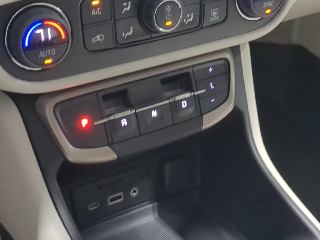 Used 2024 GMC Terrain Denali w/ Denali Premium Package AWD/4WD image 29
